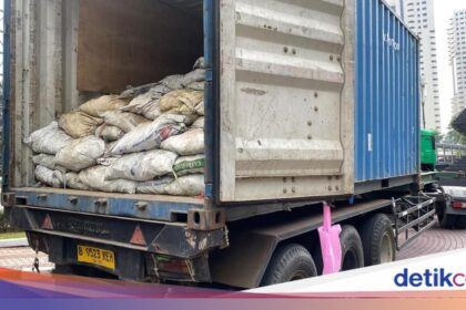 Polisi Bongkar Penyamaran 54 Ton Galena di Jakarta Utara