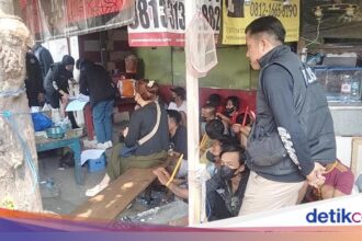 Polisi Gerebek Kampung Narkoba di Jalan Kunti Surabaya