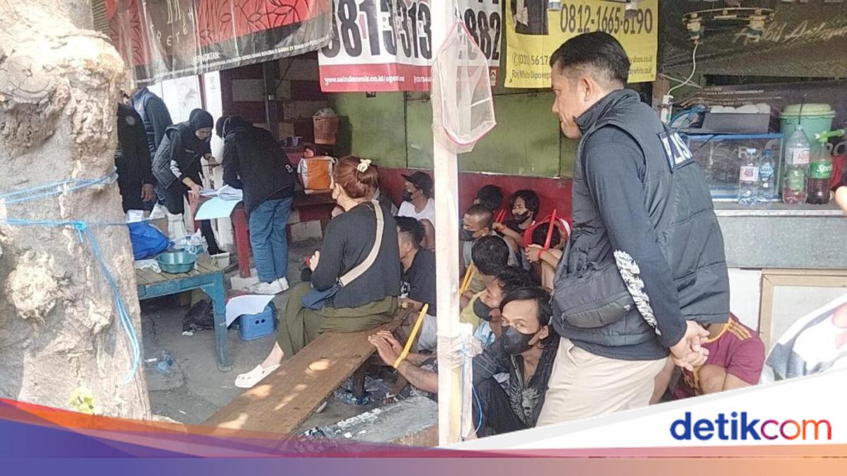 Polisi Gerebek Kampung Narkoba di Jalan Kunti Surabaya