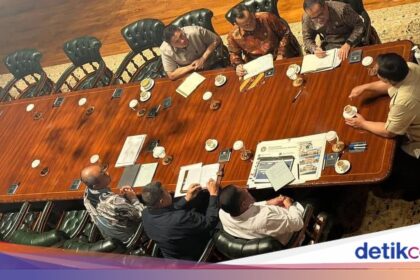 Prabowo Bahas P3MD dan Pembangunan Kampus Bersama Gubernur URI