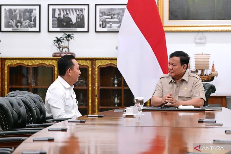 Prabowo Perintahkan Listyo Sigit Kawal Program Strategis