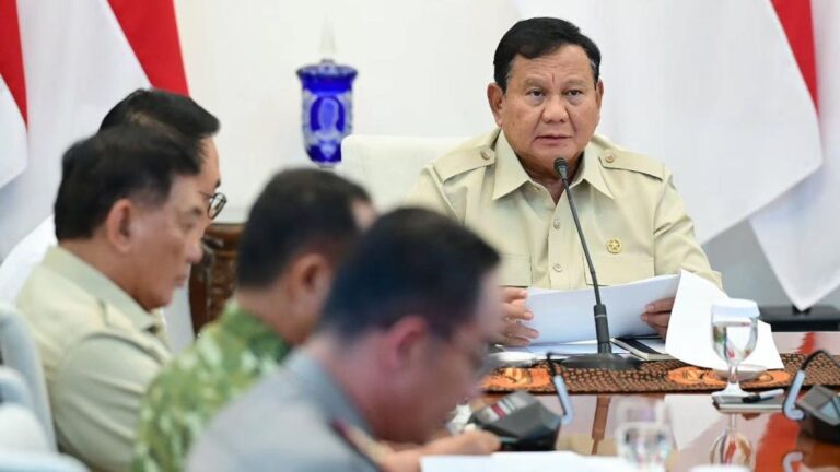 Prabowo Subianto Pimpin Rapat Penanganan Karhutla di Istana