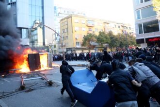 Protes Mahasiswa di Albania Memanas, Gedung Pemerintah Terbakar