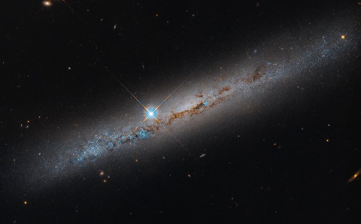 Teleskop Hubble Ungkap Citra Terkini Galaksi Spiral NGC 1827