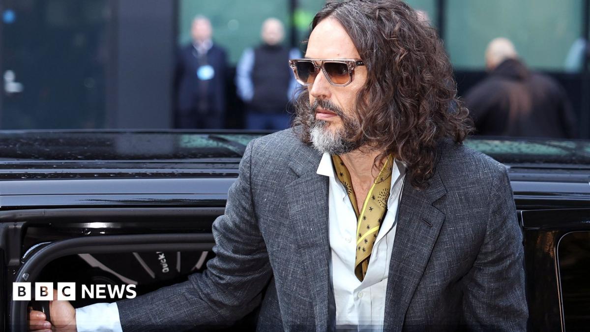 Wanita Mengaku Menutup Mata Saat Diduga Diperkosa Russell Brand