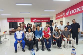 Donor darah bersama FJPI, BEM Unsrat dan DAW Honda libatkan puluhan pendonor