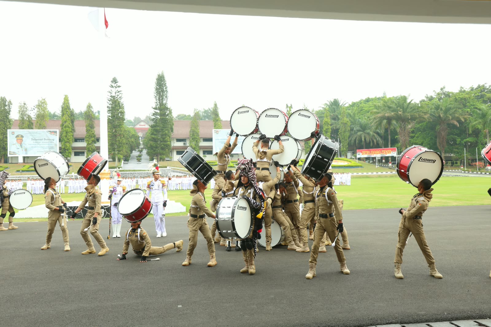 Gubernur Sulut Yulius Selvanus terima penghargaan Kartika Pamong Praja Madya IPDN