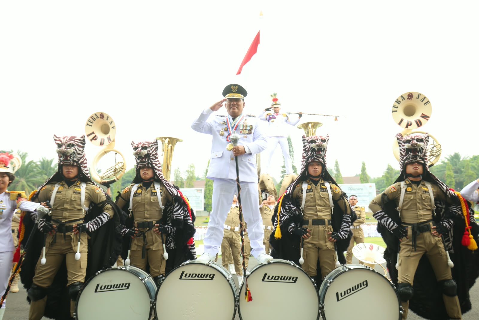 Gubernur Sulut Yulius Selvanus terima penghargaan Kartika Pamong Praja Madya IPDN