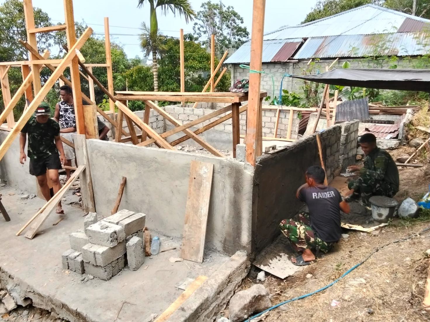 Rehabilitasi Rumah Warga di Tanaki, Progres RTLH TMMD ke-130 Capai 23 Persen
