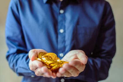 Harga Emas Antam Turun Rp 16.000, Kini Rp 2.827.000 per Gram